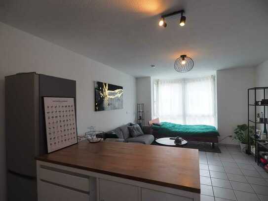 Mitten im Leve vun Kölle am Eijelstein:) Modernes 46 m²-Apartment im 3. OG mit Ost-Loggia!!