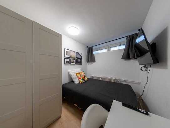 +++ Furnished room in 60599 +++