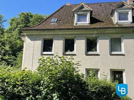 Teilvermietete Mehrfamilien-Doppelhaushälfte mit drei Wohneinheiten in ruhiger Lage!