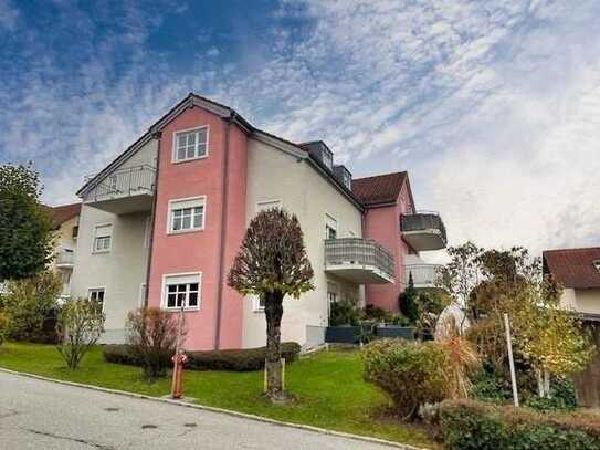 Herrliche 3-Zimmer-DG-Wohnung mit Carport in ruhiger Aussichtslage (Nähe Passau)