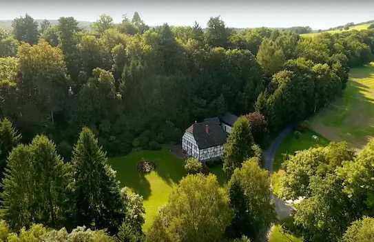 Historisches Fachwerk-Einfamilienhaus mit großzügigem Park-Grundstück - Bodenfelde OT Nienover