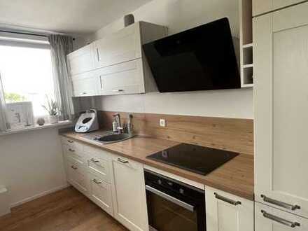 Gehobene, sanierte 2-Zimmer-Wohnung mit großer Loggia und EBK in Augsburger Bestlage