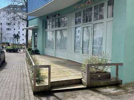 Helle Gewerbefläche mit Schaufenstern, Terrasse und hohen Decken am Luisenplatz, Nähe Berger Straße