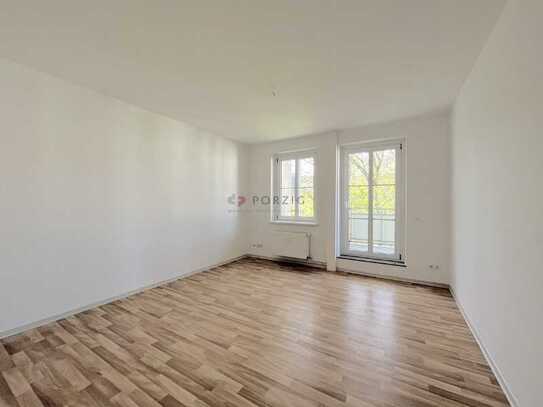 Klein, fein und bald dein? – Moderne Single-Wohnung mit Einbauküche und Balkon