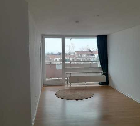 1-Zimmer-Appartment mit Balkon, Keller, EBK und TG-Stellplatz in Unterschleißheim