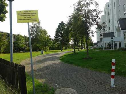 Gepflegte 2-Raum-Wohnung mit Balkon und Einbauküche in Schwerin