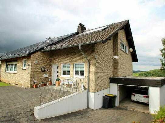Großzügiges, schickes, modernisiertes Einfamilienhaus mit ELW Solaranlage Garage großes Grundstück