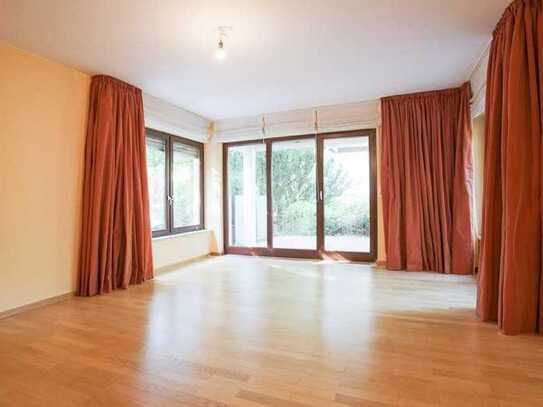 ***Attraktive 3-Zimmer-Wohnung mit großer Terrasse und Schwimmbad/ Sauna in Bester Dahlem Lage***