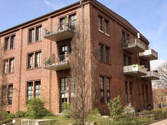 Traumhafte Wohnung in denkmalgeschütztem Ensemble mit 2 Balkonen und Blick auf die Spree