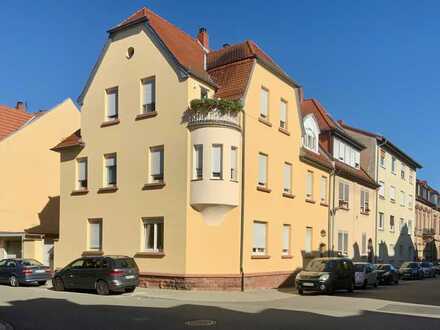 STILBAU bietet an: Interessantes Anlageobjekt mit drei Wohnungen und viel Potential