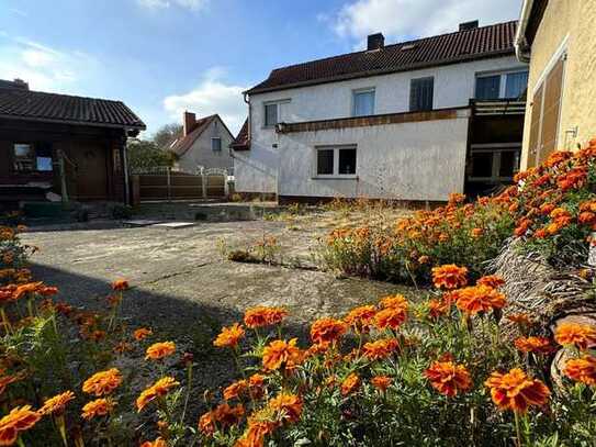 Landleben pur: Einfamilienhaus mit Stallungen, Garten und großem Grundstück in Schköna