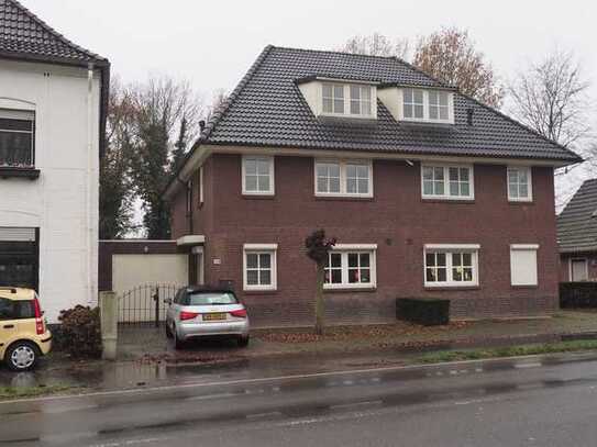 Doppelhaushälfte mit Garage und Garten