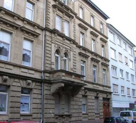 Sanierte 2-Zimmer-Altbauwohnung mit Balkon und Einbauküche in Karlsruhe- Südstadt