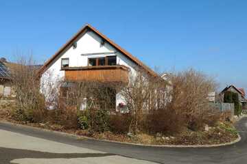 Wohnhaus mit Einliegerwohnung im modernen Landhausstil