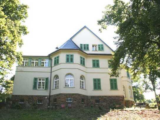 Geräumige DG-Wohnung mit drei Zimmern in Gornsdorf