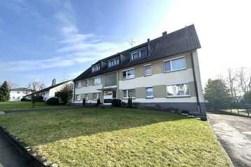 Schöne Dachgeschosswohnung mit Balkon und Gartenmitbenutzung