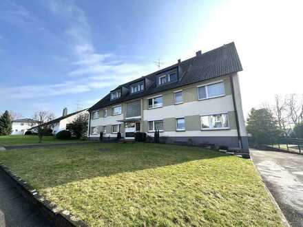 Schöne Dachgeschosswohnung mit Balkon und Gartenmitbenutzung