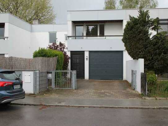 Reihenkettenhaus in Gräfelfing Lochham 115 qm, Garage, zwei Gärten, renoviert