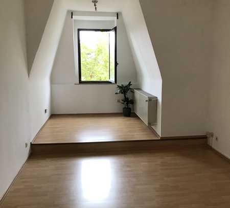 Schönes 2 Zimmer-Appartement/mit seitlichem Rheinblick in Nähe des Doms