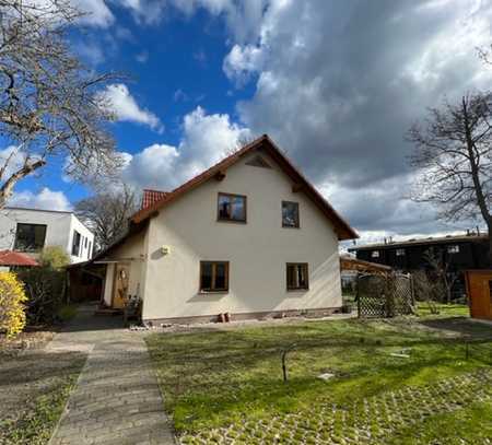 Haus mit seitlichem Wasserblick