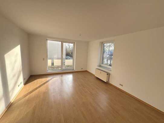 **bezugsfreie 2-Zimmer-Komfortwohnung mit Balkon und EBK in idyllischer Lage**