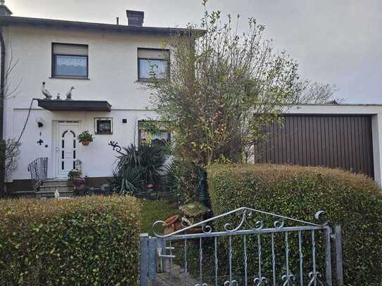 Reihenendhaus mit Garten und Doppelgarage in Lülsdorf