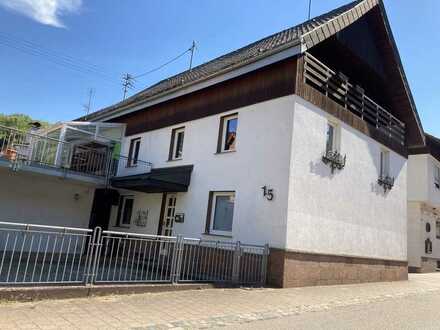 Wohnhaus mit Garage, 2 Stellplätze und Garten zu verkaufen