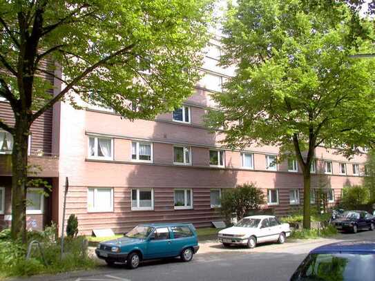 2 Zimmer DG-Wohnung in Barmbek -Meister-Francke-Str.