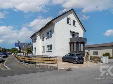 Moderne 3-Zimmer-Dachgeschoßwohnung mit eigenem Garten im Zentrum von Schwandorf