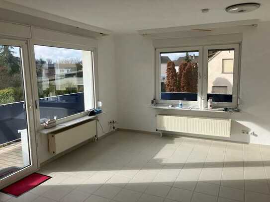 Helle 2-Zimmer-Wohnung mit großem Balkon und Terrasse - ab sofort beziehbar