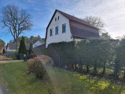 Mitten in Wandlitz: sanierungsbedürftiges Einfamilienhaus auf teilbaren Baugrundstück mit 1.300 m²