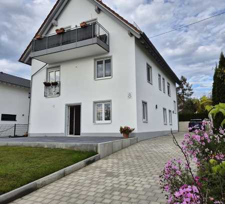 **ALTENMÜNSTER** ERSTBEZUG - Moderne 3-ZKB Wohnung mit großzügiger Süd-Terrasse und Garten