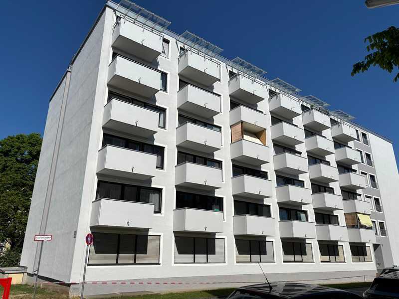 Sehr schöne 2 ZKB mit Balkon und optional TG Stellplatz