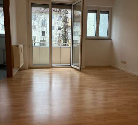 Stilvolle 2-Zimmer-Wohnung mit gehobener Innenausstattung mit Balkon und EBK in Stuttgart