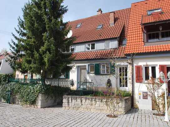 2,5 Zimmer Terrassenwohnung mit Garten, Glasfaserinternet und EBK in Möhringen Mitte