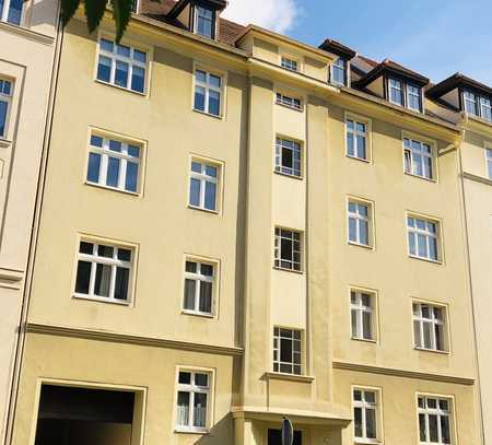 Südstadt: gemütliche 3-Raumwohnung, im 1. Obergeschoss, mit Tageslicht-Bad & Balkon!
