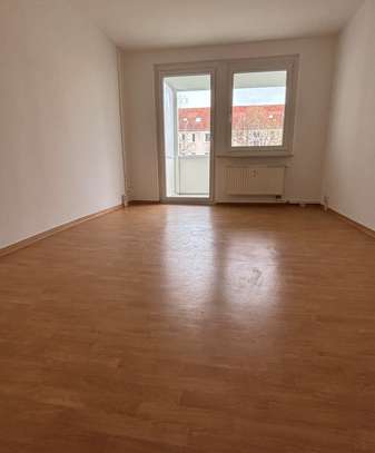 2-Zimmer-Wohnung mit großem Balkon