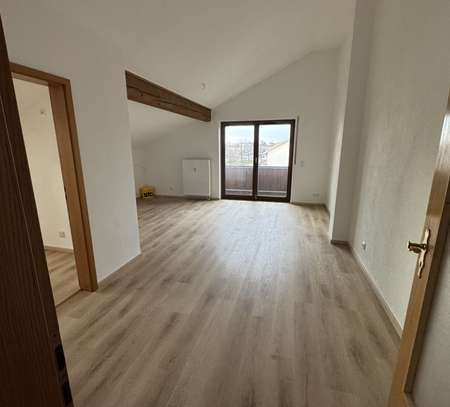 Erstbezug nach Sanierung mit Balkon: Stilvolle 3-Zimmer-Dachgeschosswohnung in Kolbermoor