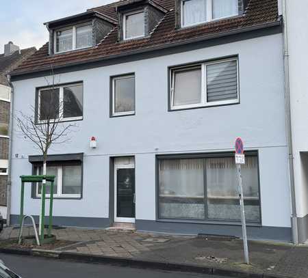 Attraktives Investment (6 Wohnungen und 4 Garagen) in gesuchter Lage von Düsseldorf - Benrath !