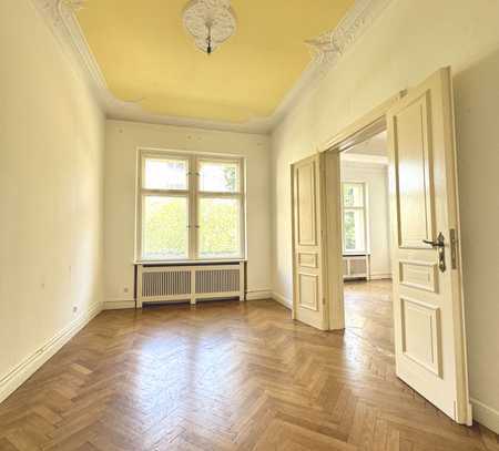 **UNWEIT VIKTORIA LUISE PLATZ** TOLLE, HELLE 4 ZI. MIT BALKON IN PRÄCHIGEM STUCKALTBAU