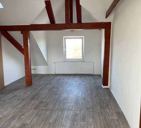Schöne Dachgeschosswohnung mit 3 Zimmern ab dem 01.04. zur Verfügung / Dessau-Roßlau