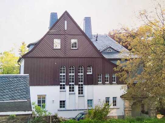 Nostalgie und Modernes Wohnen – traumhafte Villa mit Park in Bernsbach