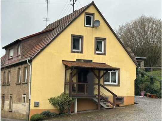 Gemütliches ehem. Bauernhaus mit Stall und Scheune und großem Wiesengrundstück