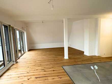 Luftig, LOFTig, Wow! Traumhafte 3-Zimmer-Dachgeschosswohnung mit Balkon und Stellplatz in Götzenhain