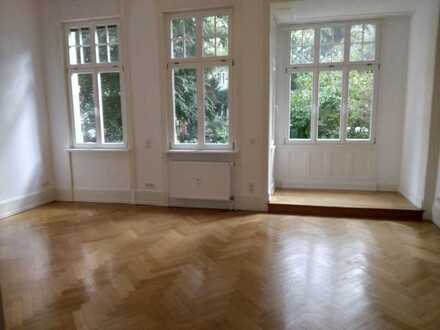 Exklusive 3,5-Zimmer-Wohnung mit Balkon im Offenbacher Westend