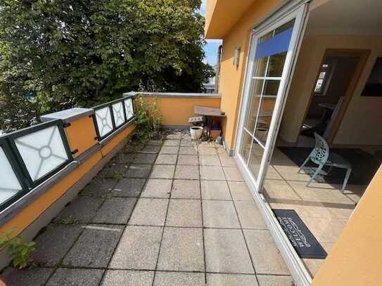 Attraktive Wohnung, hell mit dachterrassenartigem Balkon