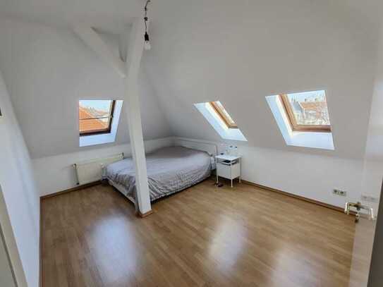 Schöne 2 Räume Wohnung 4DG mit EBK und Möbel