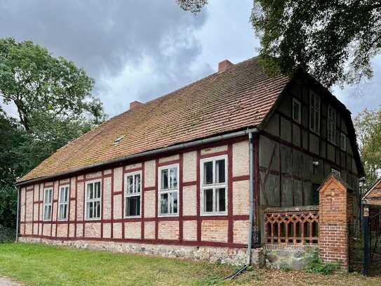 Historisches Pfarrhaus Groß Varchow – Authentisches Fachwerkjuwel mit Potenzial zur Selbstversorgung