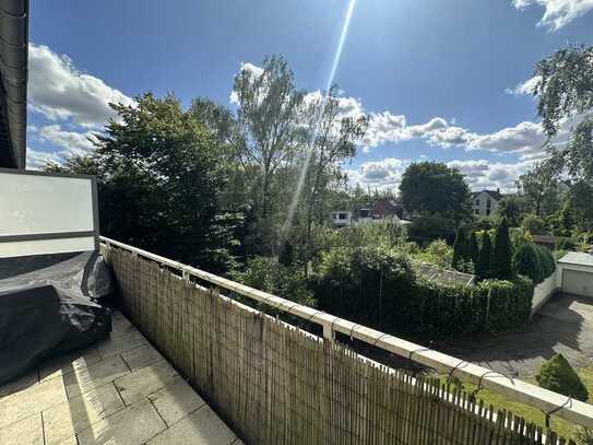 Helle und freundliche 2,5-Zimmer-Wohnung mit großem Balkon und Ausblick ins Grüne