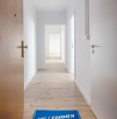 Zentrale Lage mit ebenerdigen Aufzug und Loggia!